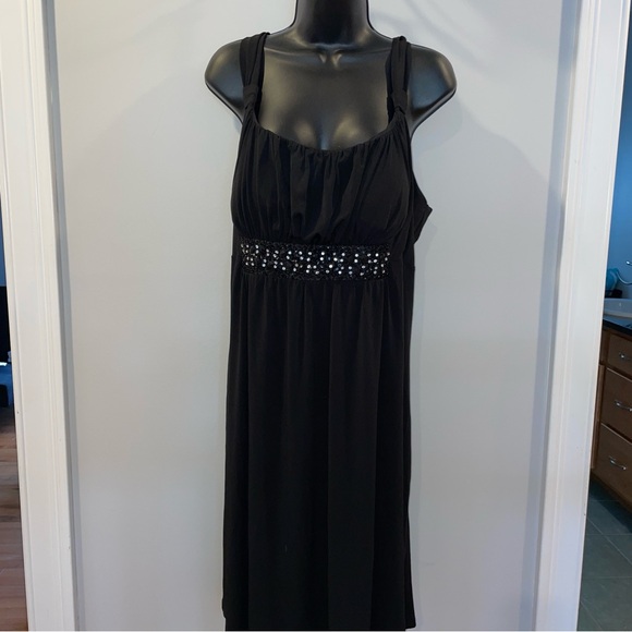 Simple and elegant black dress - Picture 5 of 5